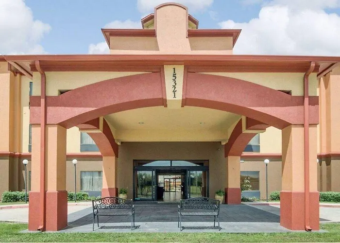 Luxury hotel only: Springwood Suites Houston Iah - Beltway 8