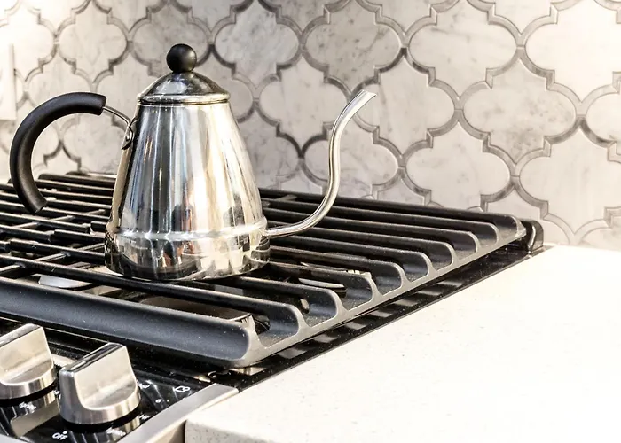 Montrose Guesthouse Suites