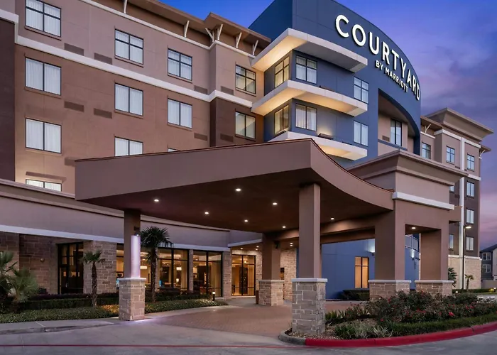 Pet Friendly hotel: Courtyard By Marriott Houston Kingwood