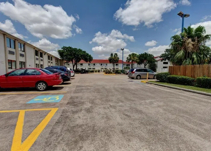 Cheap hotel: Motel 6 Houston-Hobby