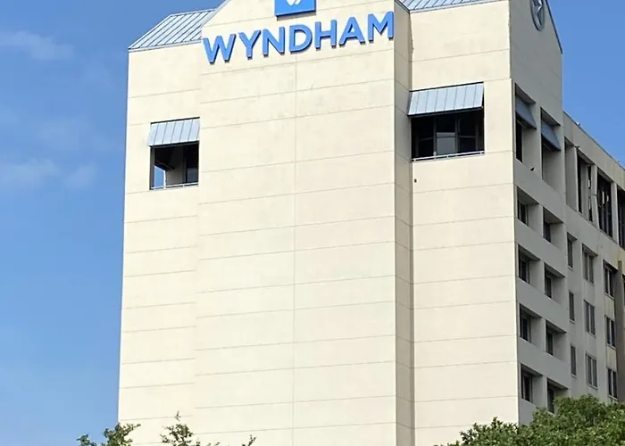 Hotels With Four Stars Wyndham Houston Near Nrg Park - Medical Center
