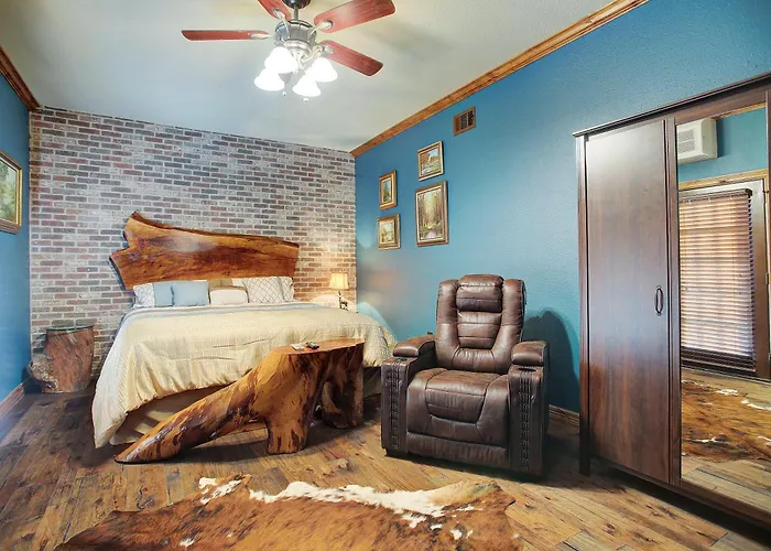 Sara'S Inn On The Boulevard